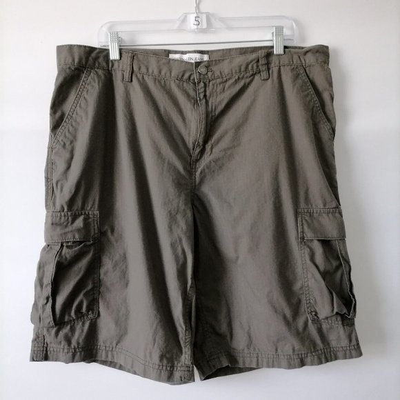 Calvin Klein Mens Army Green Mid Rise Regular Fit Denim Cargo Shorts Size W38 - Picture 1 of 6